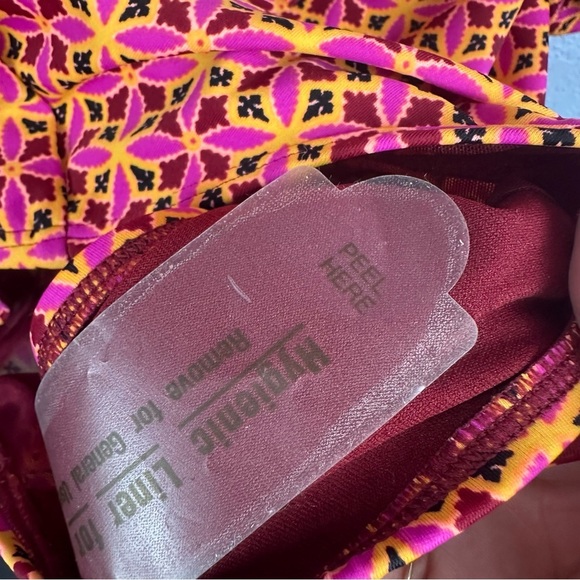 Old Navy Secret-Slim Plus Size Underwire Swimsuit 4X - Picture 5 of 6